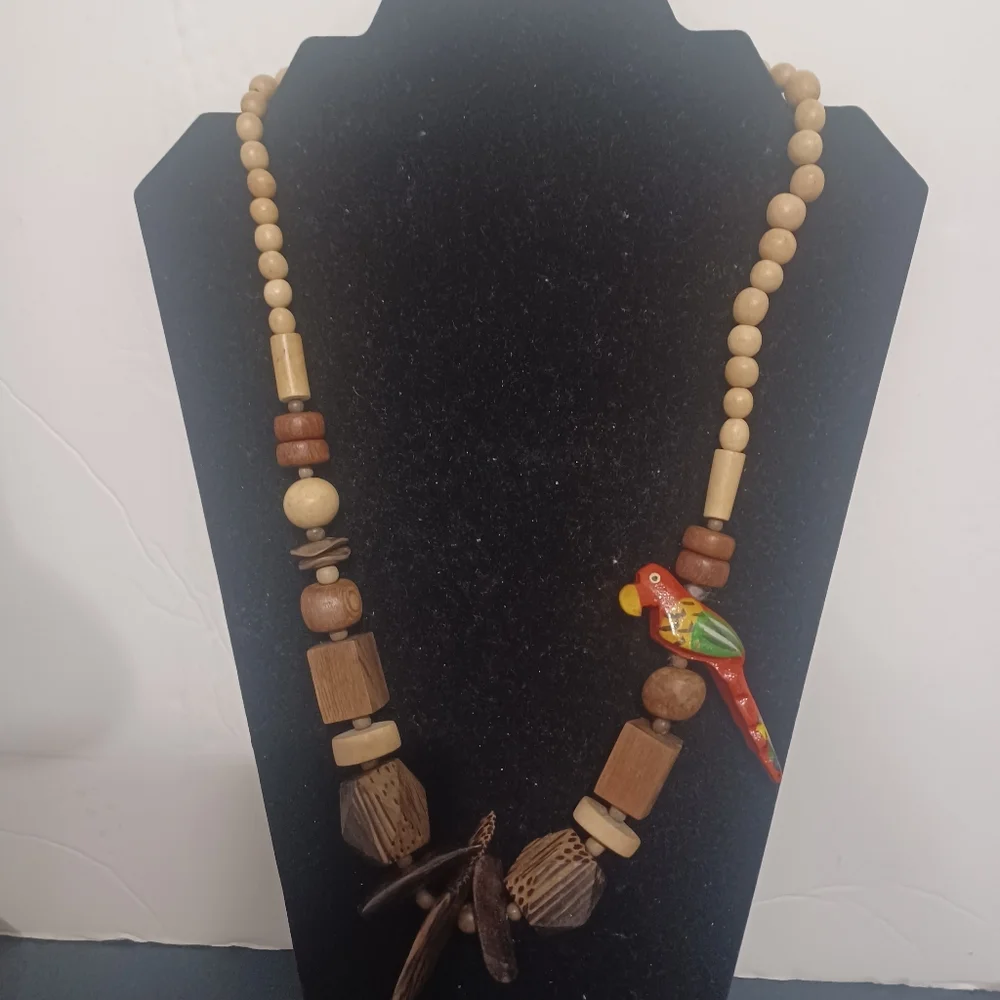 Vintage Handcrafted Wooden Beaded Necklace with Parrot Charm - Picture 9 of 9
